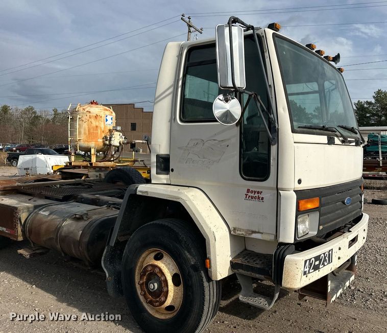 image for item LO9334 1996 Ford CF8000  truck cab and chassis