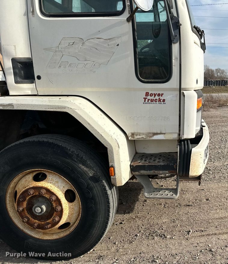 image for item LO9334 1996 Ford CF8000  truck cab and chassis