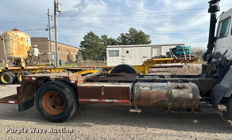 image for item LO9334 1996 Ford CF8000  truck cab and chassis