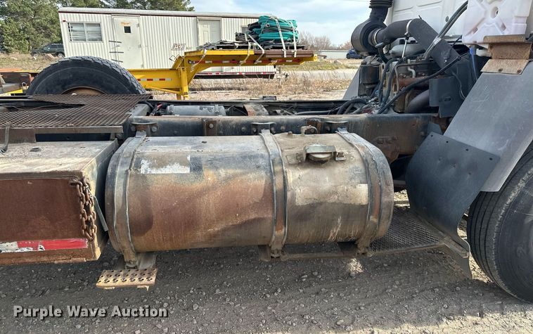 image for item LO9334 1996 Ford CF8000  truck cab and chassis