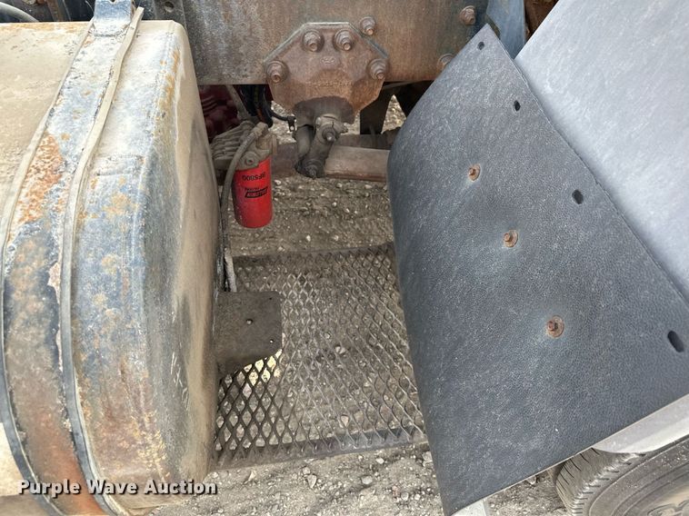 image for item LO9334 1996 Ford CF8000  truck cab and chassis