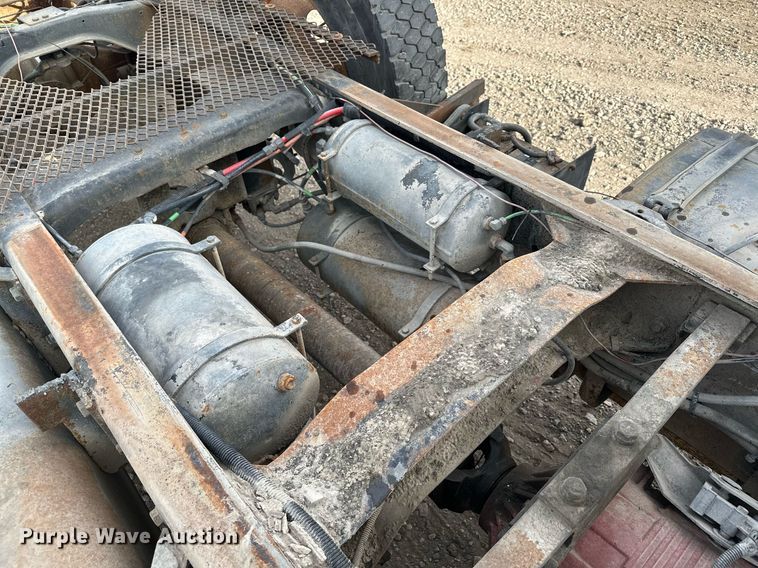 image for item LO9334 1996 Ford CF8000  truck cab and chassis