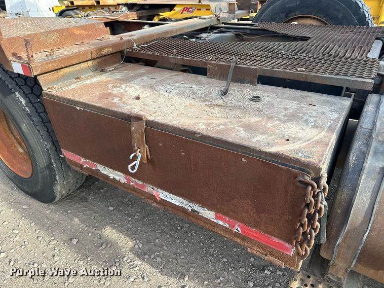 image for item LO9334 1996 Ford CF8000  truck cab and chassis