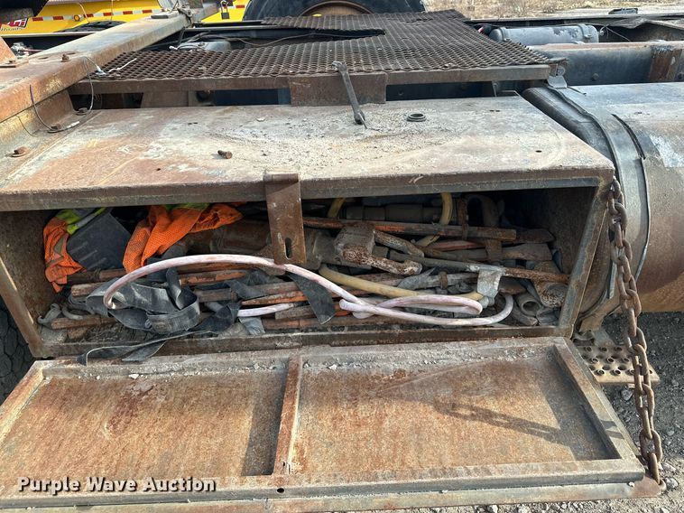 image for item LO9334 1996 Ford CF8000  truck cab and chassis