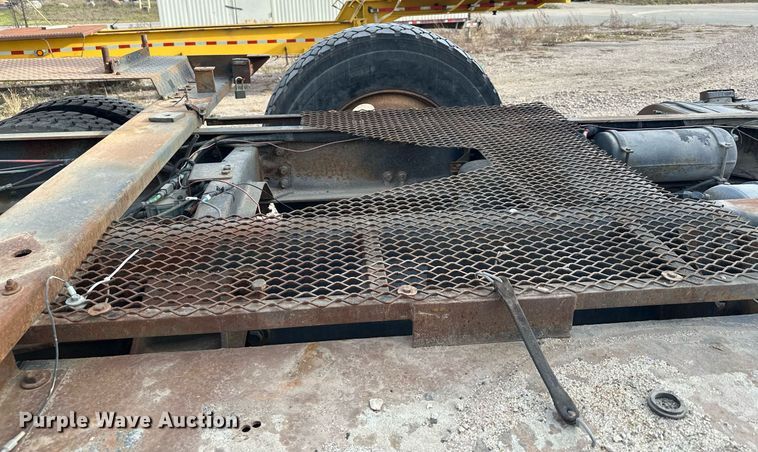 image for item LO9334 1996 Ford CF8000  truck cab and chassis