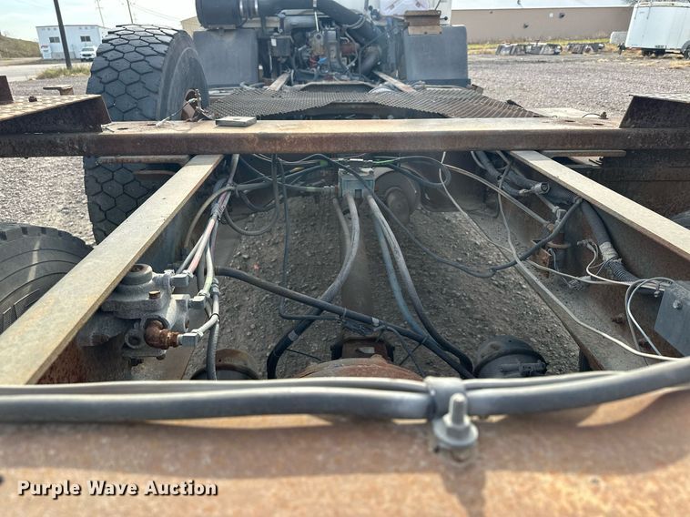 image for item LO9334 1996 Ford CF8000  truck cab and chassis