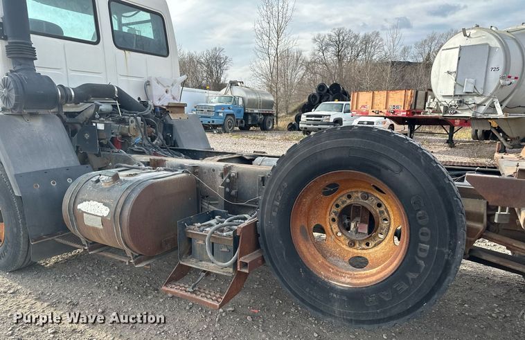 image for item LO9334 1996 Ford CF8000  truck cab and chassis