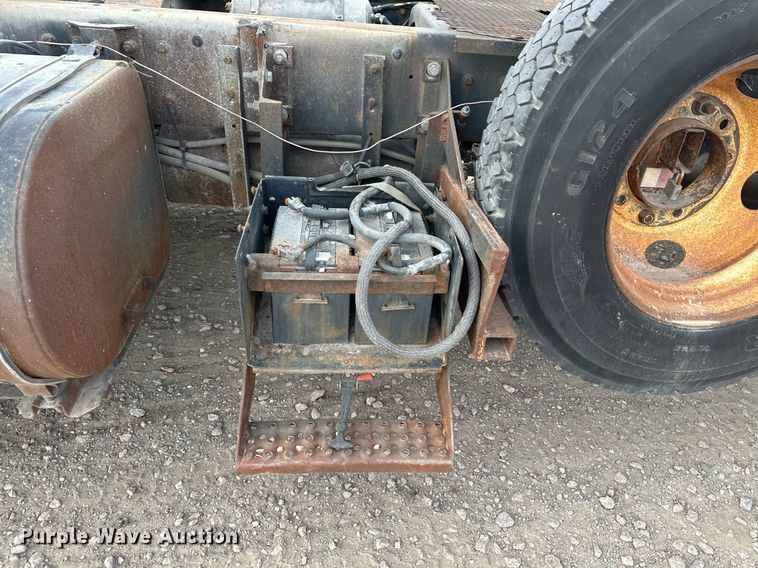 image for item LO9334 1996 Ford CF8000  truck cab and chassis