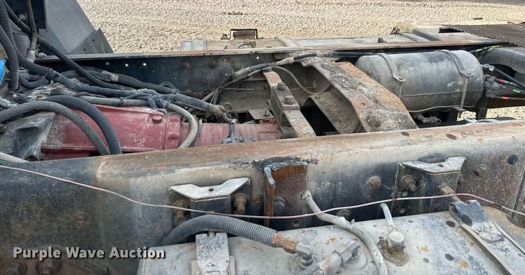 image for item LO9334 1996 Ford CF8000  truck cab and chassis