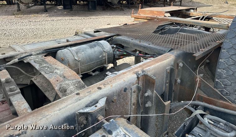 image for item LO9334 1996 Ford CF8000  truck cab and chassis