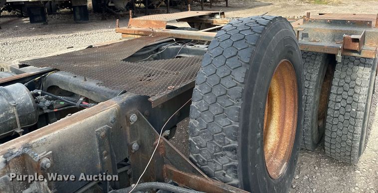 image for item LO9334 1996 Ford CF8000  truck cab and chassis