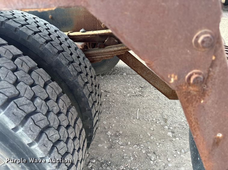 image for item LO9334 1996 Ford CF8000  truck cab and chassis