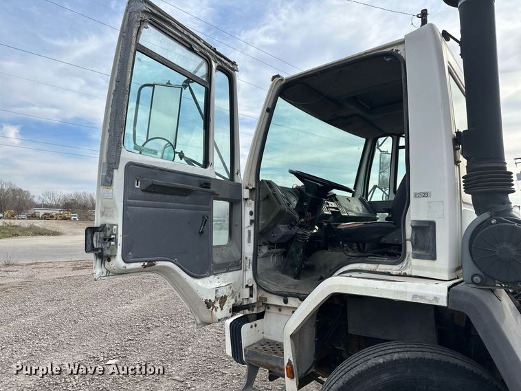 image for item LO9334 1996 Ford CF8000  truck cab and chassis