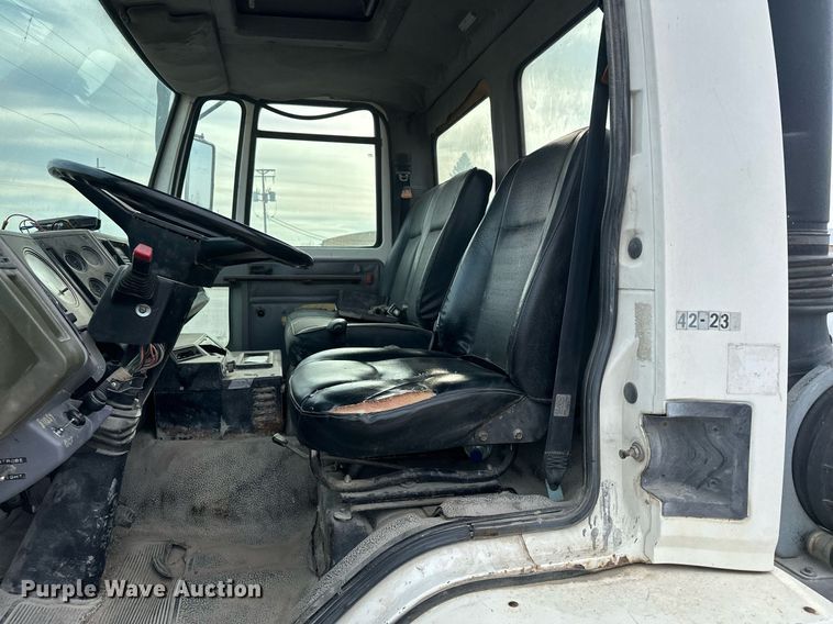 image for item LO9334 1996 Ford CF8000  truck cab and chassis