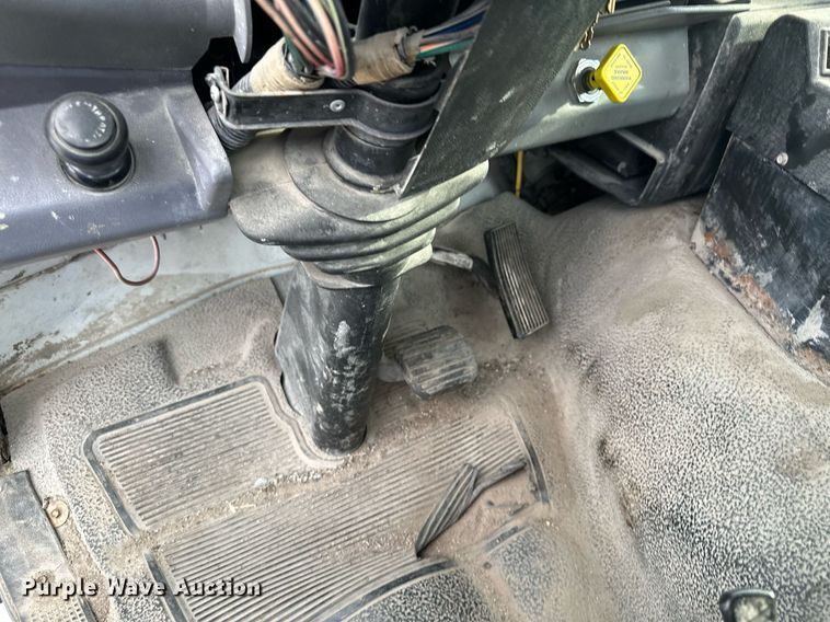 image for item LO9334 1996 Ford CF8000  truck cab and chassis