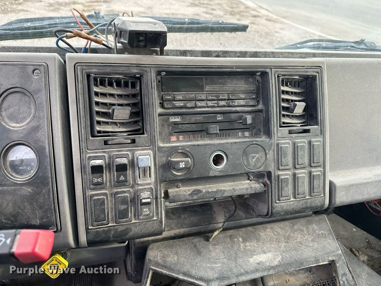 image for item LO9334 1996 Ford CF8000  truck cab and chassis