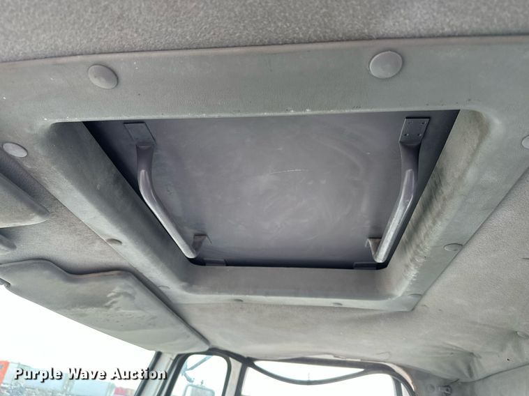 image for item LO9334 1996 Ford CF8000  truck cab and chassis