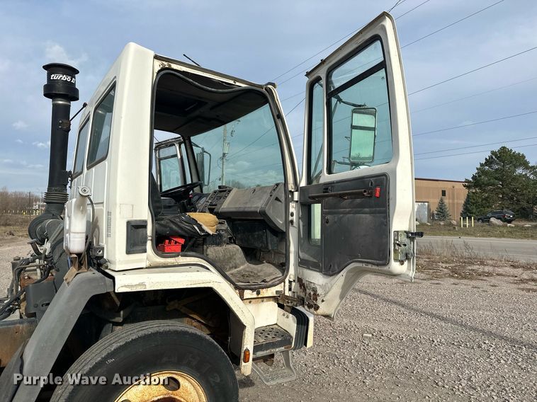 image for item LO9334 1996 Ford CF8000  truck cab and chassis