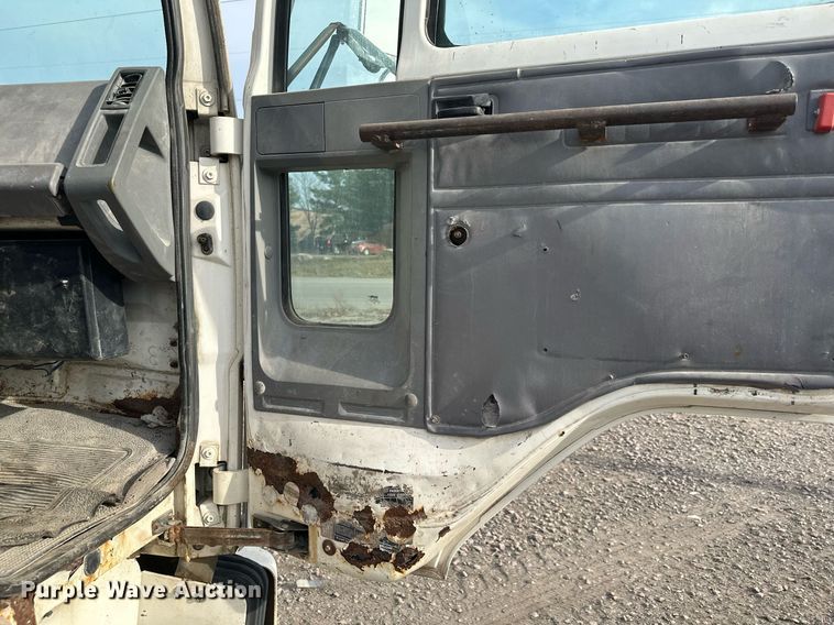 image for item LO9334 1996 Ford CF8000  truck cab and chassis