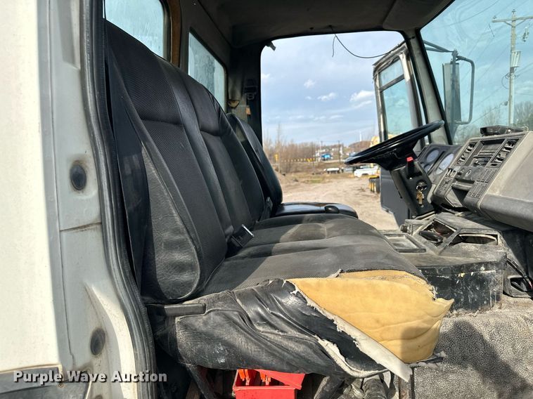 image for item LO9334 1996 Ford CF8000  truck cab and chassis