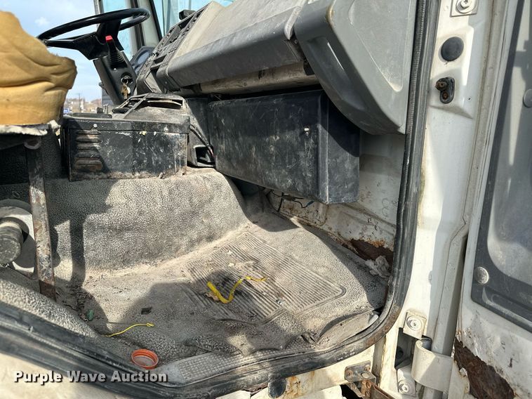 image for item LO9334 1996 Ford CF8000  truck cab and chassis