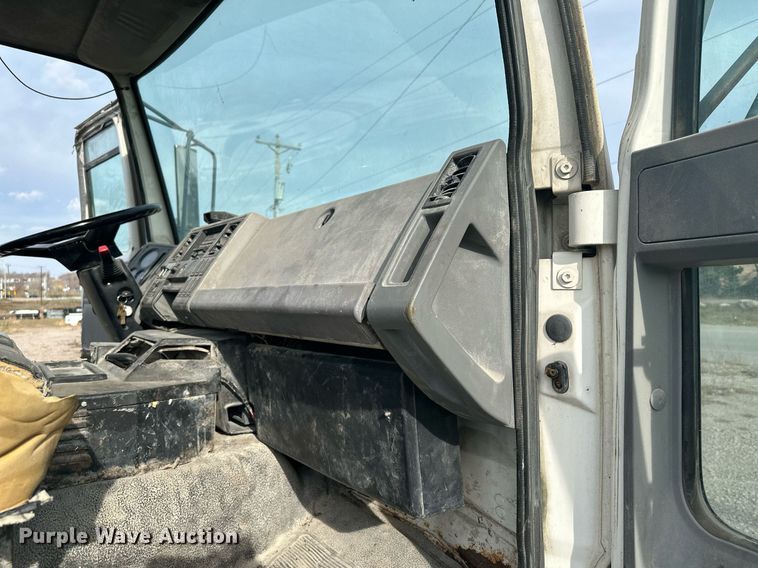 image for item LO9334 1996 Ford CF8000  truck cab and chassis