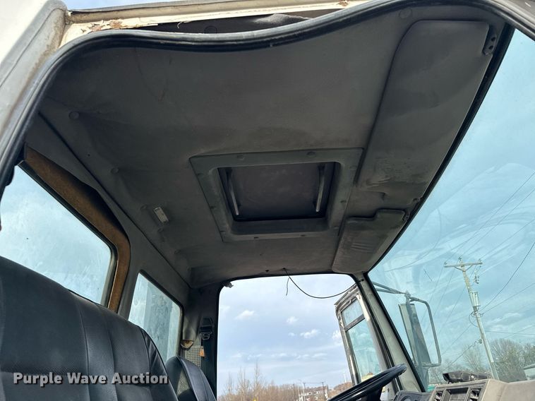 image for item LO9334 1996 Ford CF8000  truck cab and chassis