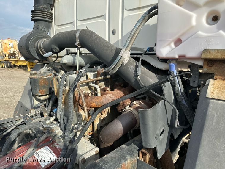 image for item LO9334 1996 Ford CF8000  truck cab and chassis