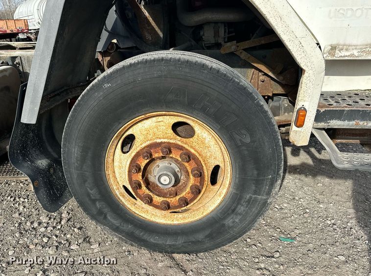 image for item LO9334 1996 Ford CF8000  truck cab and chassis