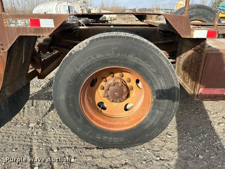 image for item LO9334 1996 Ford CF8000  truck cab and chassis