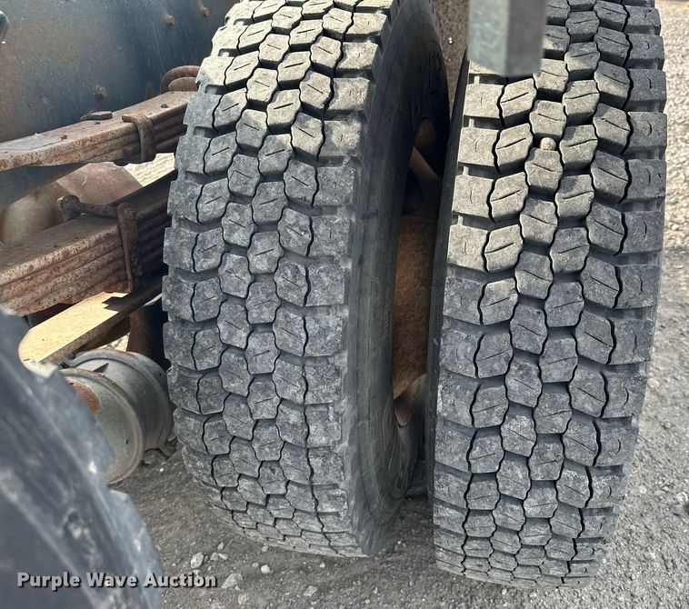 image for item LO9334 1996 Ford CF8000  truck cab and chassis