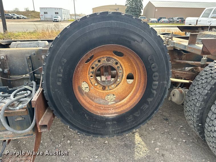 image for item LO9334 1996 Ford CF8000  truck cab and chassis