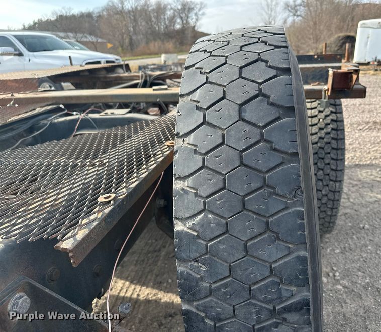 image for item LO9334 1996 Ford CF8000  truck cab and chassis