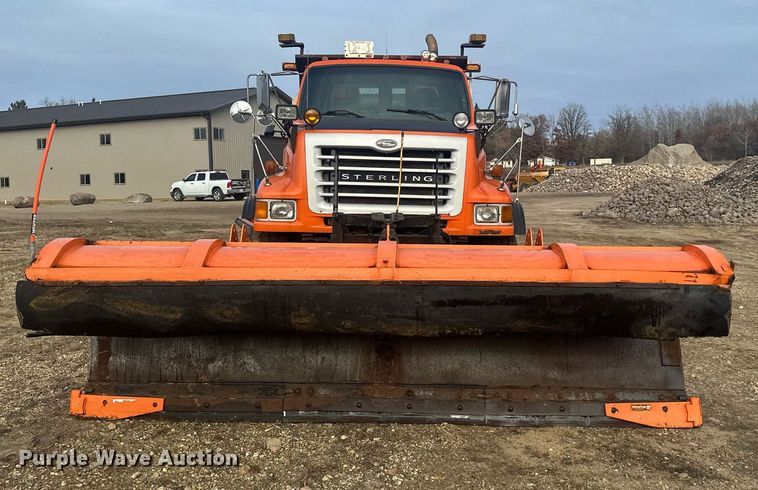 image for item LO9336 2004 Sterling L9500  dump truck