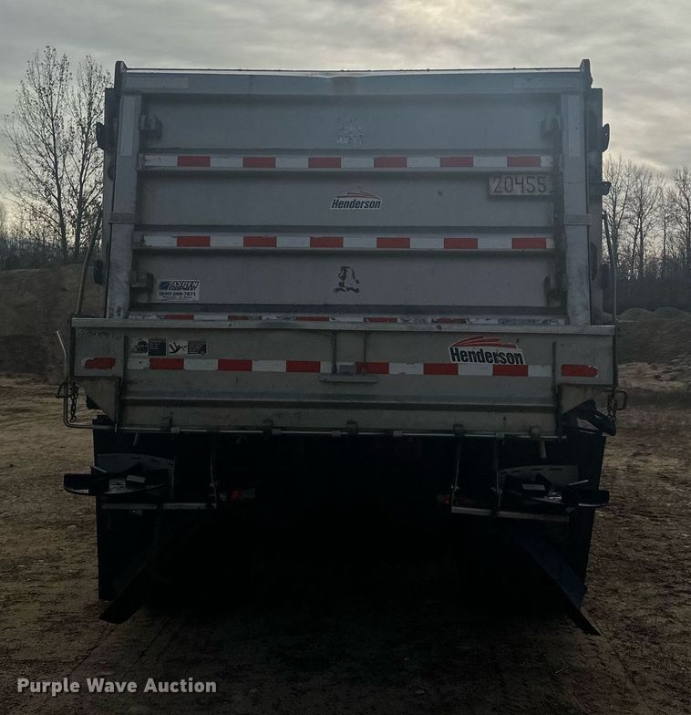 image for item LO9336 2004 Sterling L9500  dump truck