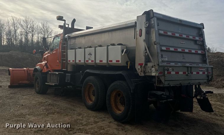 image for item LO9336 2004 Sterling L9500  dump truck