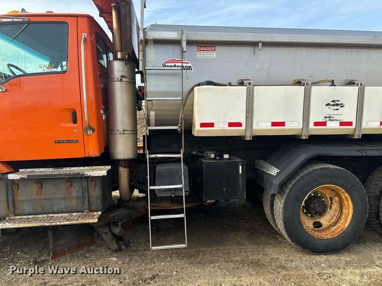 image for item LO9336 2004 Sterling L9500  dump truck