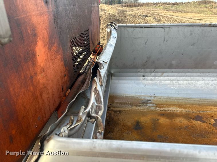 image for item LO9336 2004 Sterling L9500  dump truck