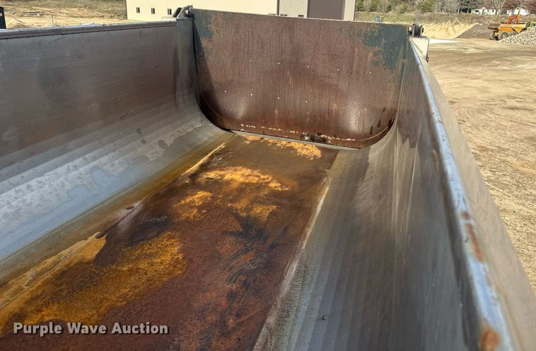 image for item LO9336 2004 Sterling L9500  dump truck