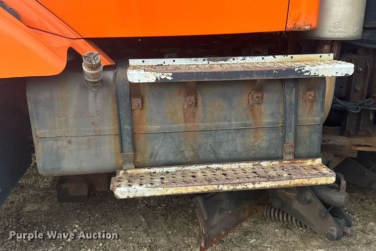 image for item LO9336 2004 Sterling L9500  dump truck