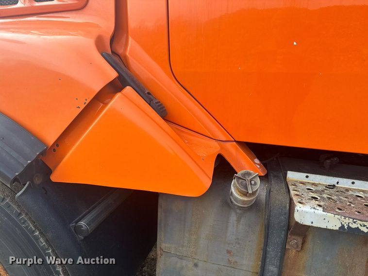 image for item LO9336 2004 Sterling L9500  dump truck