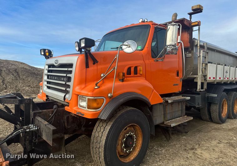 image for item LO9336 2004 Sterling L9500  dump truck