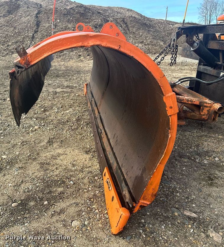 image for item LO9336 2004 Sterling L9500  dump truck