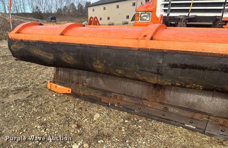 image for item LO9336 2004 Sterling L9500  dump truck