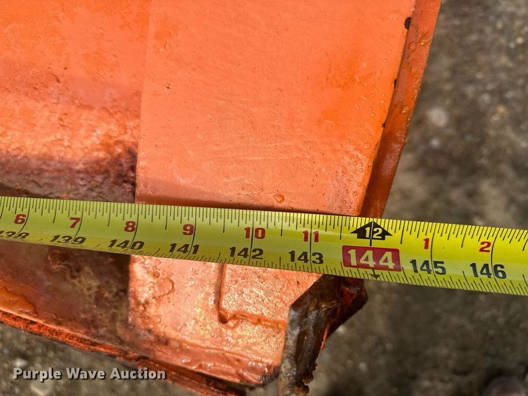 image for item LO9336 2004 Sterling L9500  dump truck