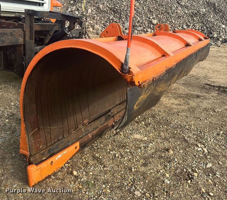 image for item LO9336 2004 Sterling L9500  dump truck