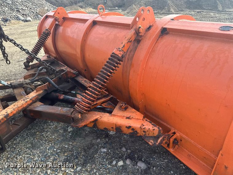 image for item LO9336 2004 Sterling L9500  dump truck