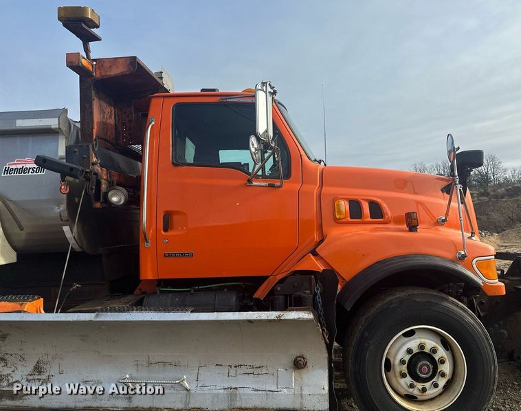image for item LO9336 2004 Sterling L9500  dump truck