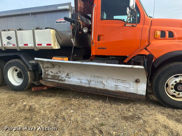 image for item LO9336 2004 Sterling L9500  dump truck