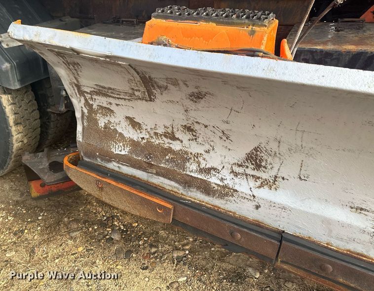 image for item LO9336 2004 Sterling L9500  dump truck